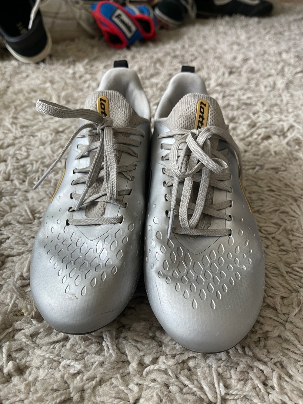 Kids Lotto Outdoor Cleats in Metallic Silver with Subtle Gold Accents